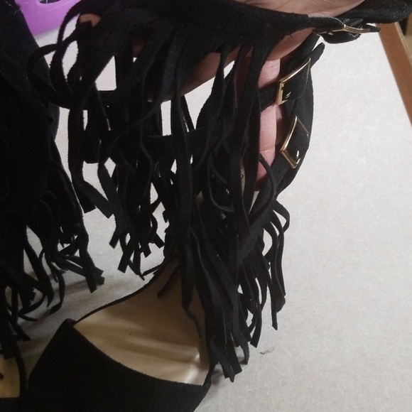 Fringed shoes - Picture 2 of 3